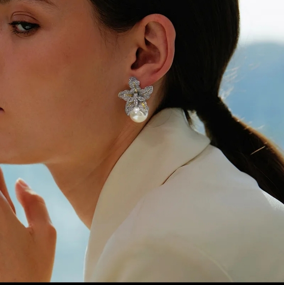 STUNNING orchid flower pearl earrings statement silver gold Crystal stones Stud - Picture 6 of 11